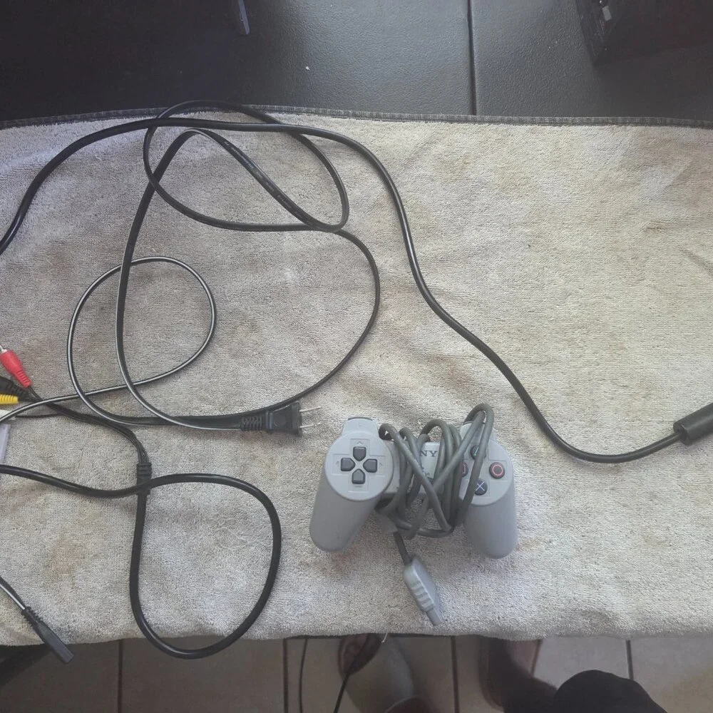 Sony PlayStation 1 SCPH-9001 Grey controller and RCA cords included